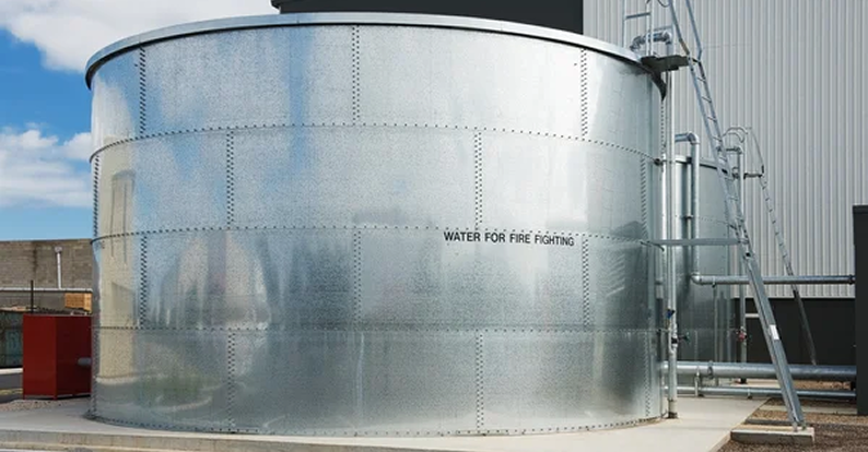 Stationary storage water tank